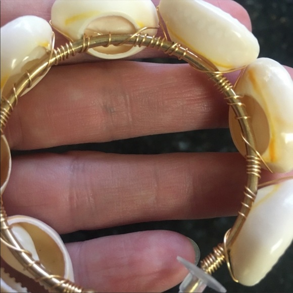 FP Natural Shell Hoop Earrings - Picture 4 of 4